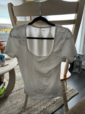 a.n.a White Ribbed Scoop Neck Short Sleeve Top